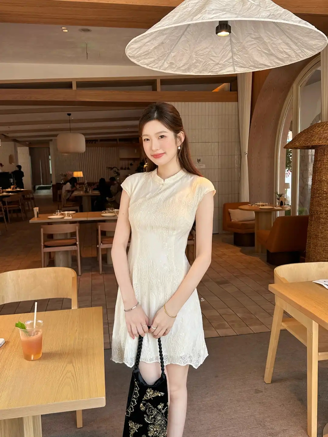 杏色重工绣花新中式旗袍
