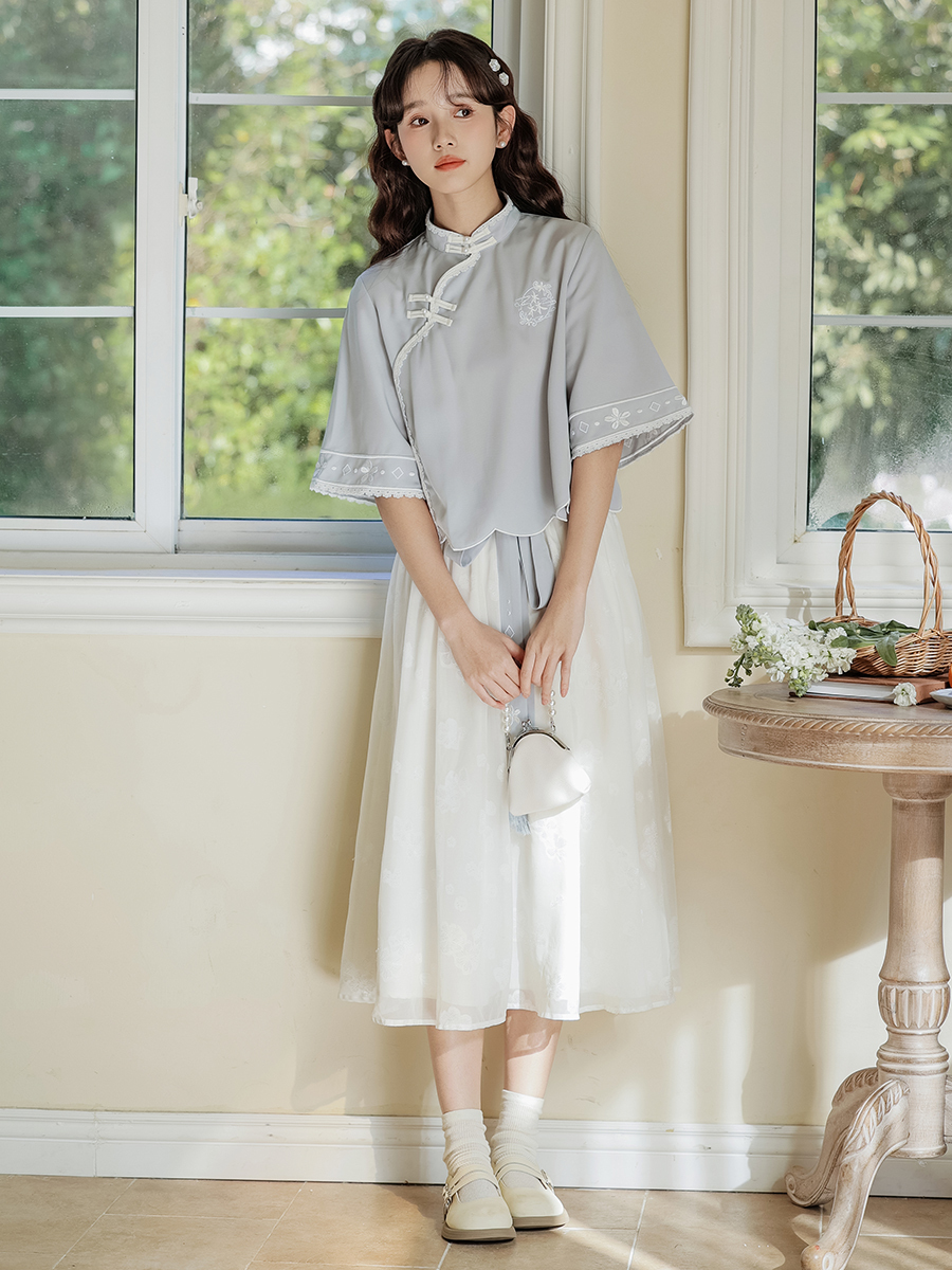 Spring and Summer Age-Reducing Embroidered Women's Republic of China Style Young Student Suit Half Sleeve Shirt Skirt Two-Piece Set 40