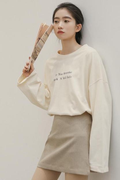 Letter Print Slit Casual Long-Sleeve T-Shirt 字母印花开叉休闲长袖T恤 * 2 Colors