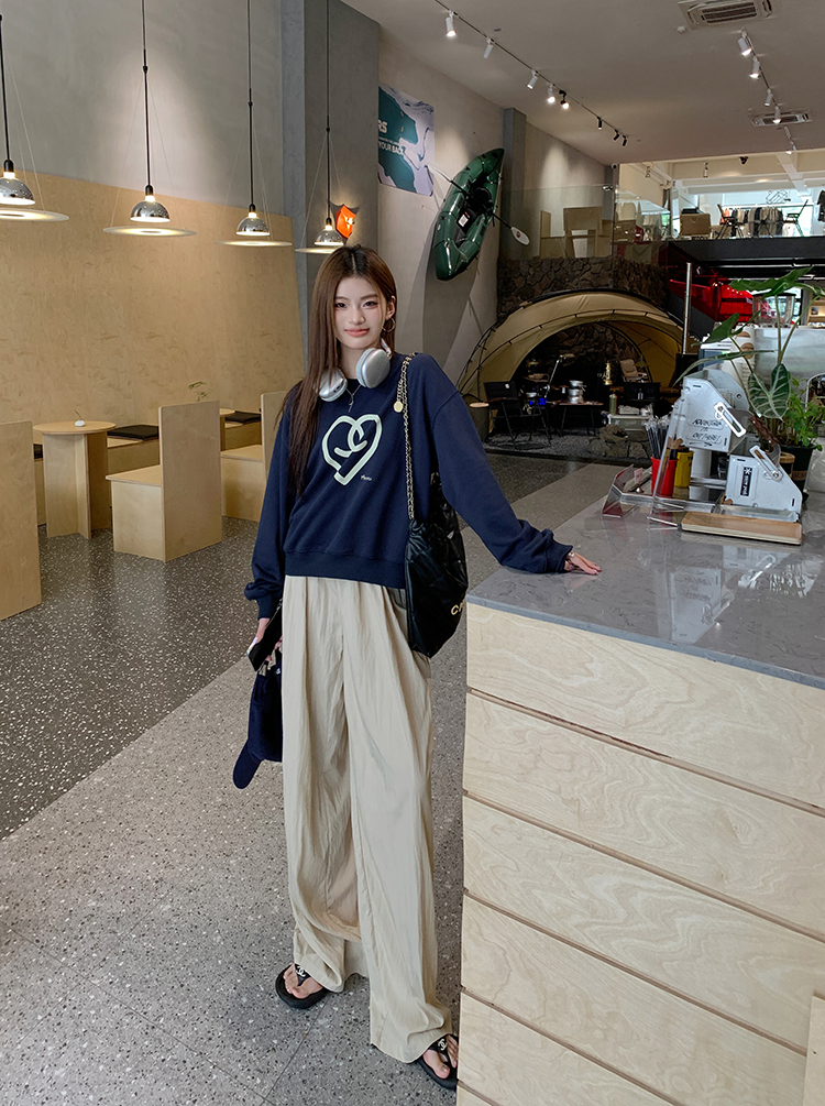 Retro Heart Emblem Sweatshirt 美式爱心印花卫衣 *2Colors