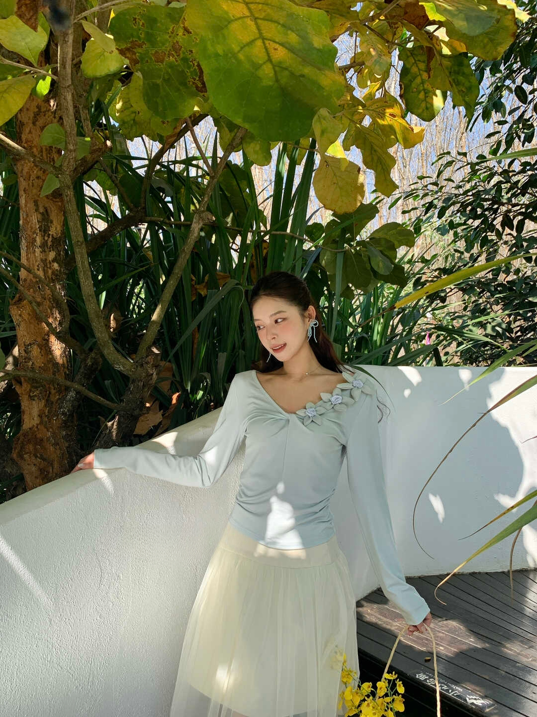 Roselle 3D Flower V-Neck Top 一眼沦陷! 别致又浪漫✦法式气质立体花朵V领上衣*3 Colors