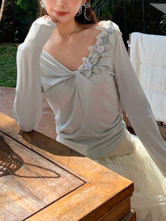 Roselle 3D Flower V-Neck Top 一眼沦陷! 别致又浪漫✦法式气质立体花朵V领上衣*3 Colors
