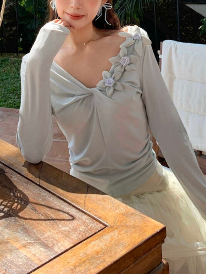 Roselle 3D Flower V-Neck Top 一眼沦陷! 别致又浪漫✦法式气质立体花朵V领上衣*3 Colors