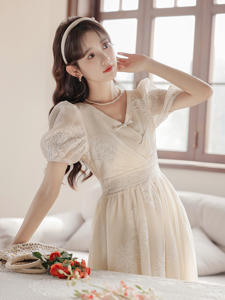 Beautiful Cheongsam Improved Young Girls' Retro New Chinese Style National Style Dress Fairy Dress 40 杏色绣花中式连衣裙