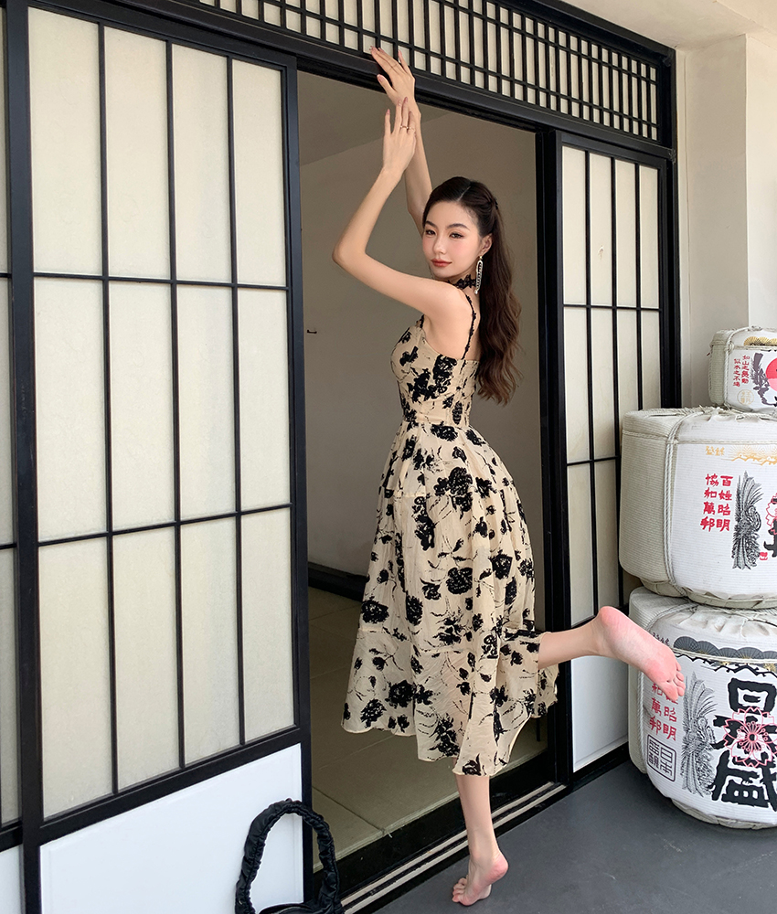 Real Shot 2022 Summer New Hepburn Style Retro Minority Backless Print Dress Female Sexy Halter Skirt Fashion赫本风露背印花连衣裙