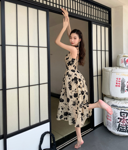 Real Shot 2022 Summer New Hepburn Style Retro Minority Backless Print Dress Female Sexy Halter Skirt Fashion赫本风露背印花连衣裙