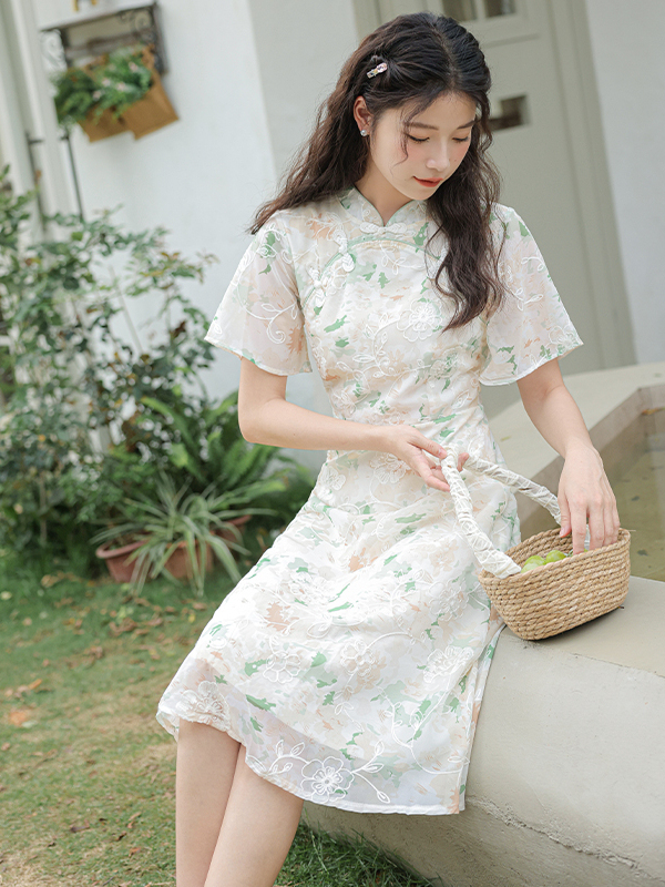 雪纺碎花裙 Chiffon Floral Dress