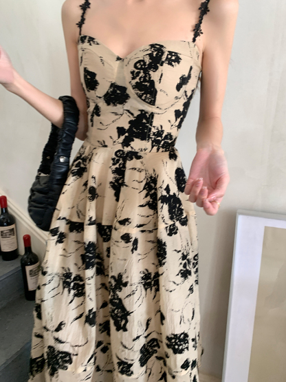 Real Shot 2022 Summer New Hepburn Style Retro Minority Backless Print Dress Female Sexy Halter Skirt Fashion赫本风露背印花连衣裙
