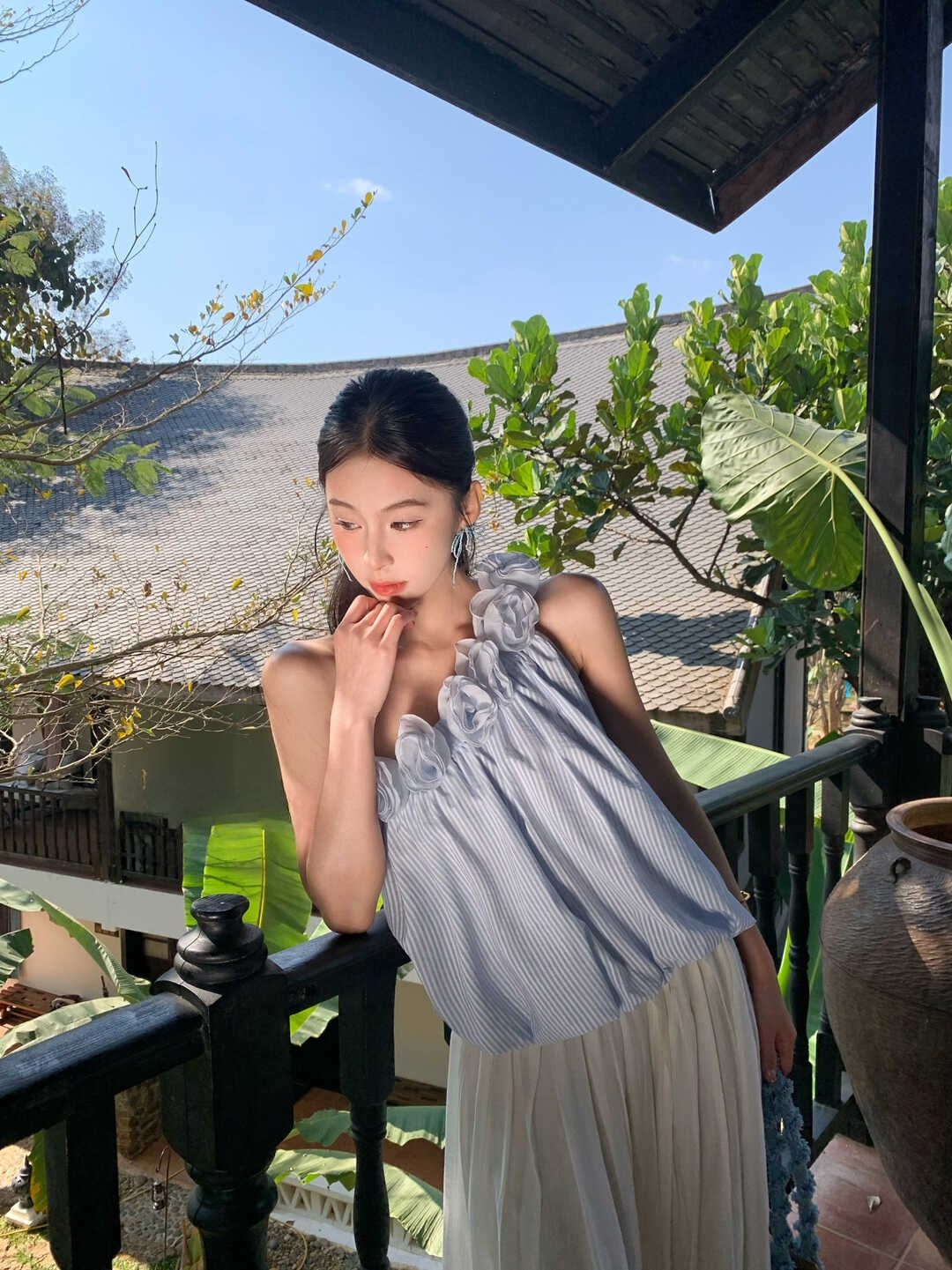 Elowrose 3D Blossom Off-Shoulder Striped Top 被追着问~浪漫立体花朵斜肩度假风条纹上衣*2 Colors