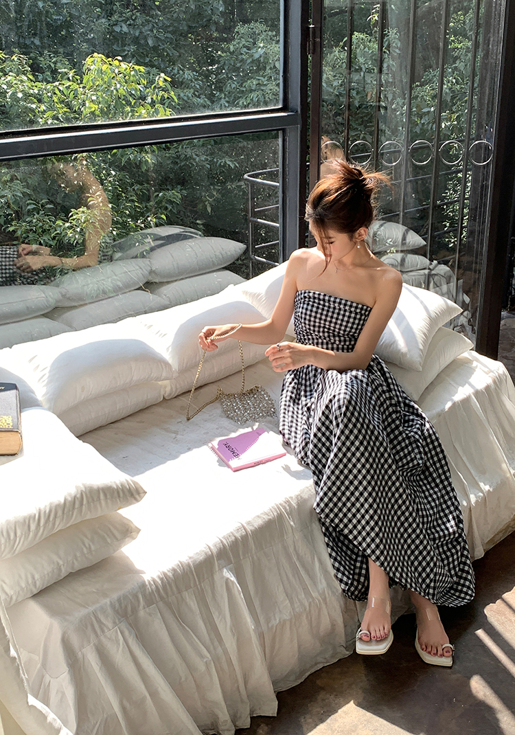 Real shot of the new 2025 spring-summer black, white, and blue plaid off-shoulder strapless design long elegant dress for women