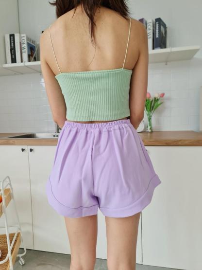 Slimming micro-arc rolled hem shorts