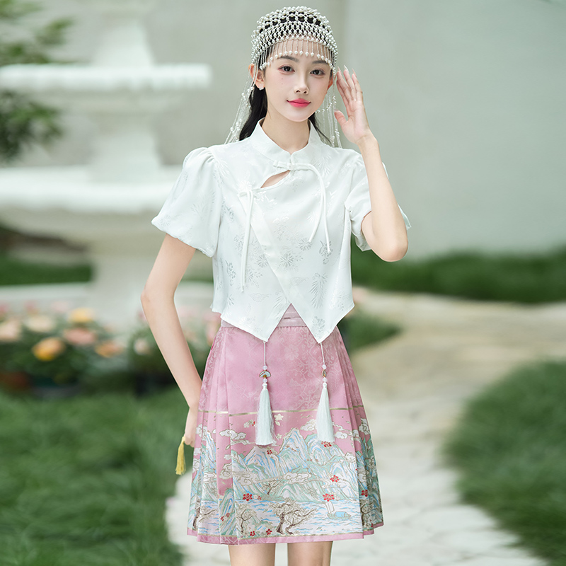 Golden Bloom Two-Piece Set斜襟提花上衣+织金刺绣马面短裙