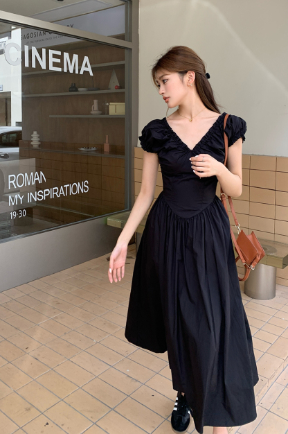 法式收腰连衣裙 French-style waist-cinching dress for women