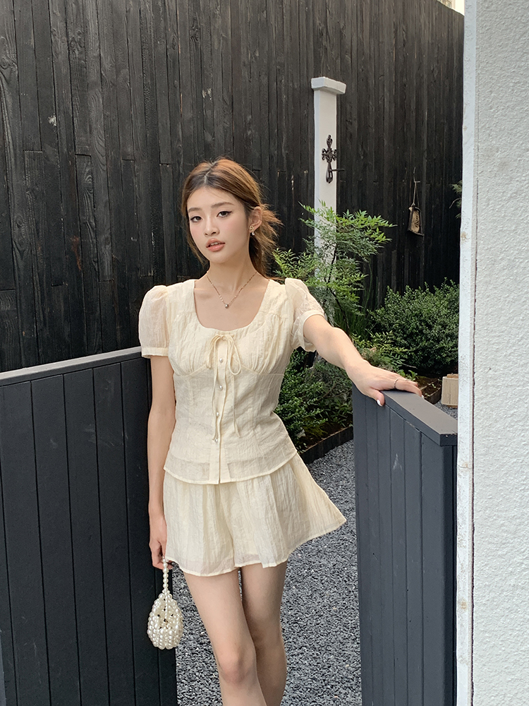 法式方领肌理感套装 French-style square-neck short-sleeve shirt