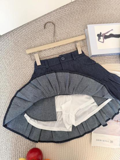 Sweet ruffled mini skirt