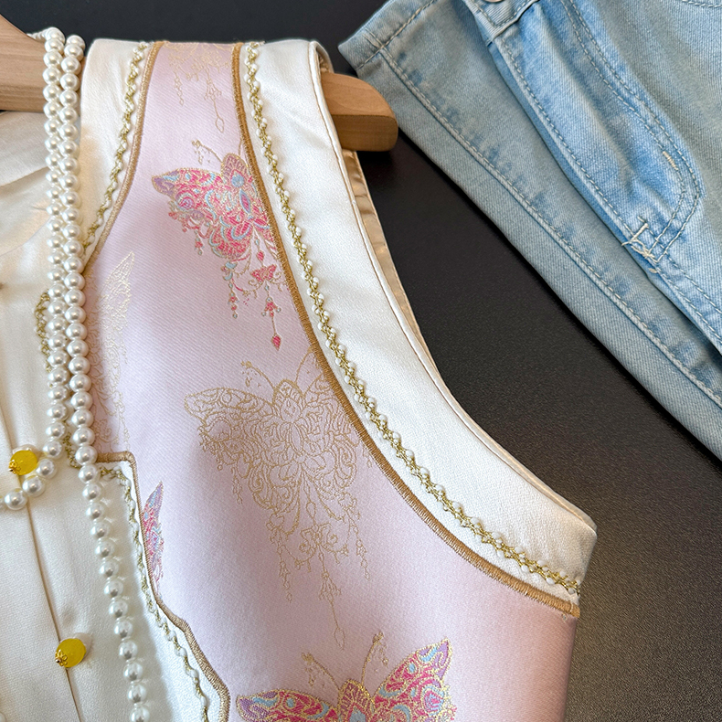 Real photos of the new 2026 Chinese-style Hanfu, featuring intricate jacquard embroidery, a round neckline, decorative buttons, and a modified patchwork design for the vest