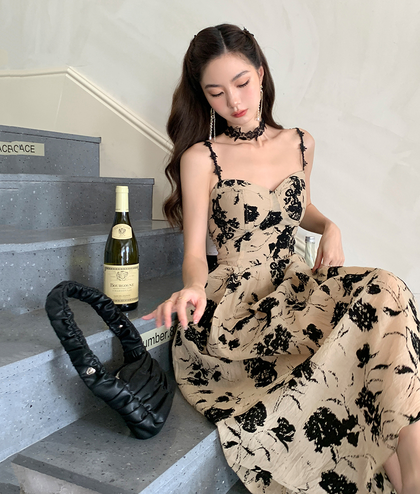 Real Shot 2022 Summer New Hepburn Style Retro Minority Backless Print Dress Female Sexy Halter Skirt Fashion赫本风露背印花连衣裙