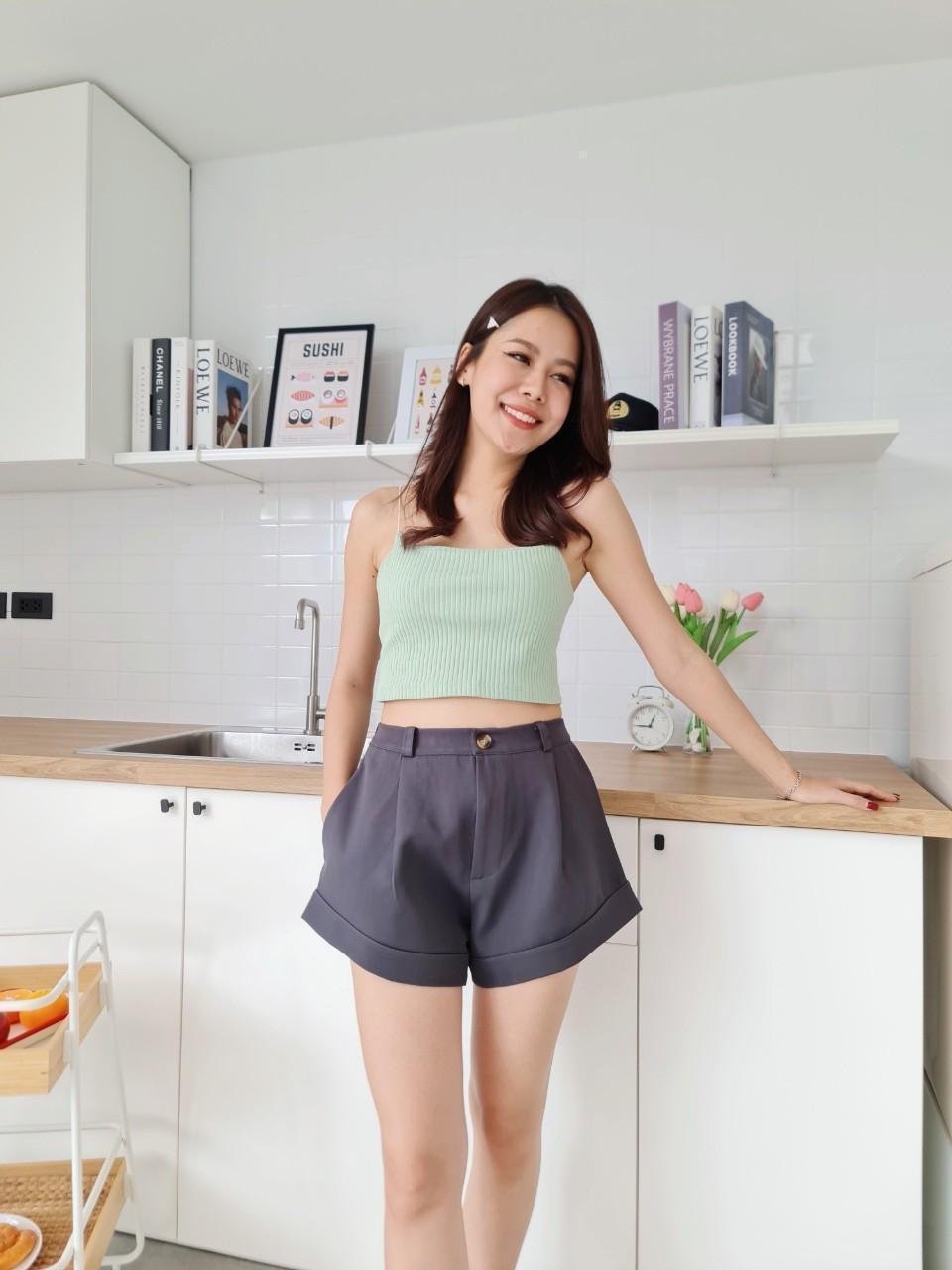 Slimming micro-arc rolled hem shorts