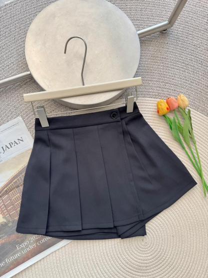 Black high-waisted pleated skirt-pants