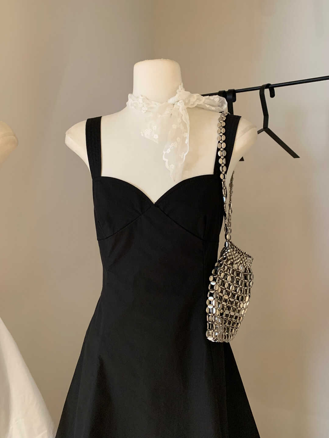 Minimalist Waist-Cinching Strap Jumpsuit 极简收腰吊带连身裙*2Colors