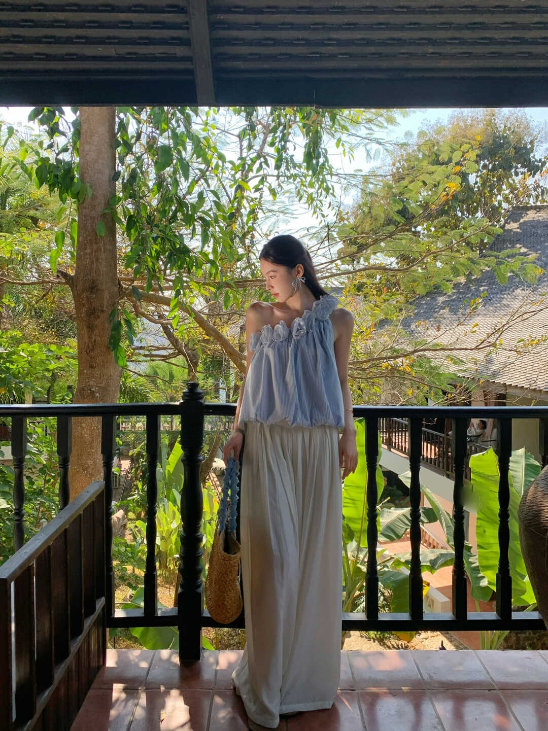 Elowrose 3D Blossom Off-Shoulder Striped Top 被追着问~浪漫立体花朵斜肩度假风条纹上衣*2 Colors