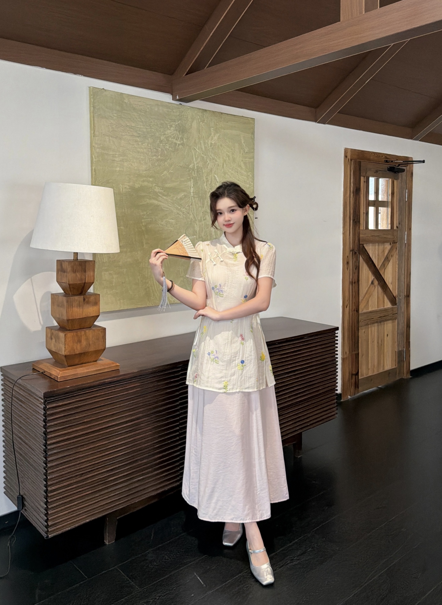Real shot of the 2026 summer new plus-size women's Chinese-style embroidered button-up top and suspender skirt two-piece set
