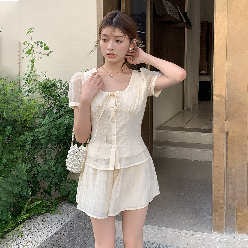 法式方领肌理感套装 French-style square-neck short-sleeve shirt