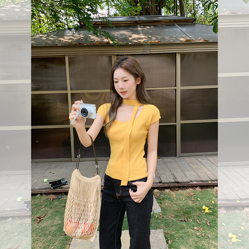 Ribbon Grace Square Tee 飘带设计方领T恤