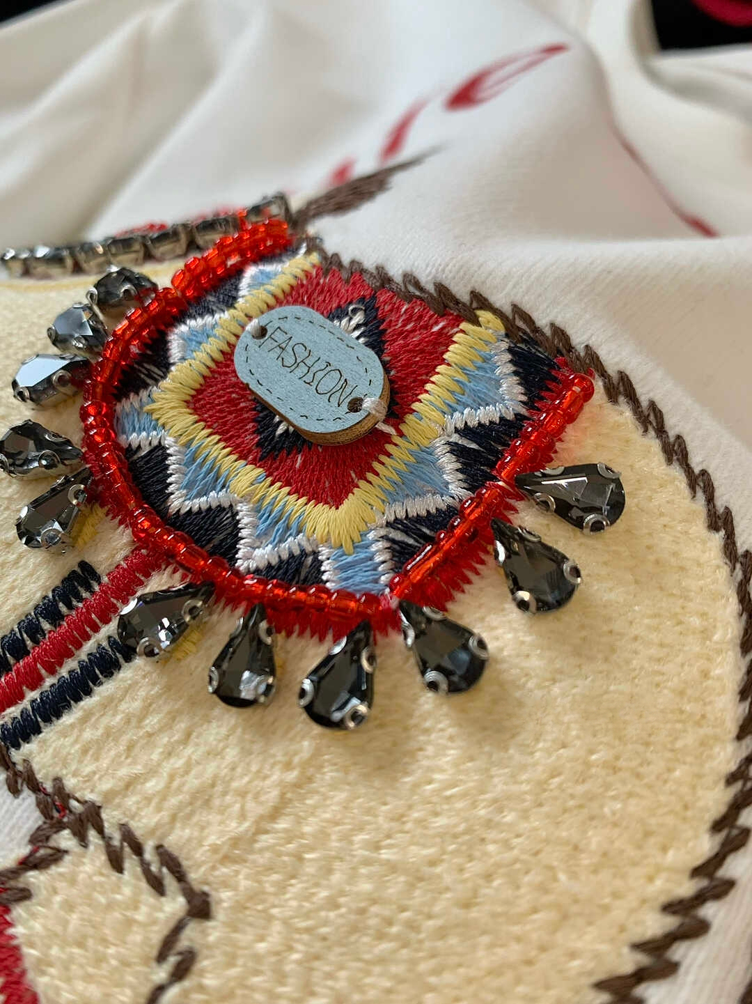 Loose T-shirt with Pony Embroidery and Rhinestones