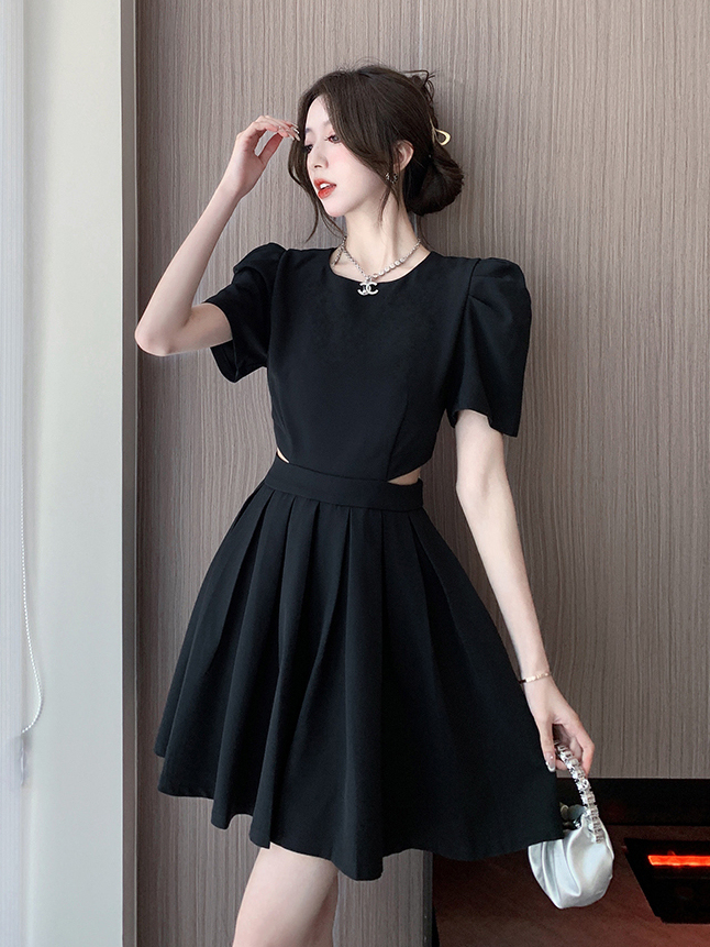 Chic Puff Sleeve Cut-Out Pleated Dress 御姐风露腰泡泡袖百褶裙*2Colors