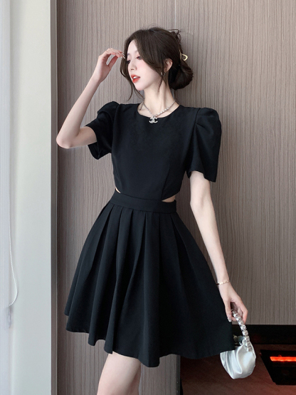 Chic Puff Sleeve Cut-Out Pleated Dress 御姐风露腰泡泡袖百褶裙*2Colors