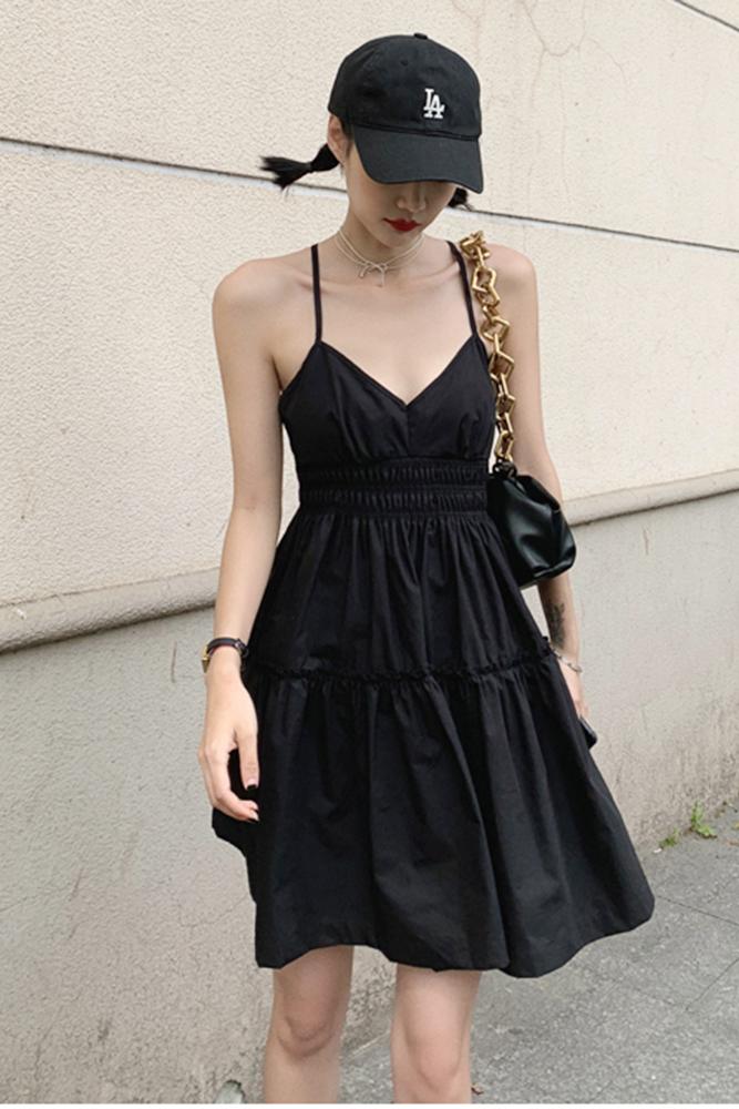 Black Strap Dress Sexy V-neck Waist-Cinching Puffy Big Hem Little Black Dress 黑色吊带连衣裙