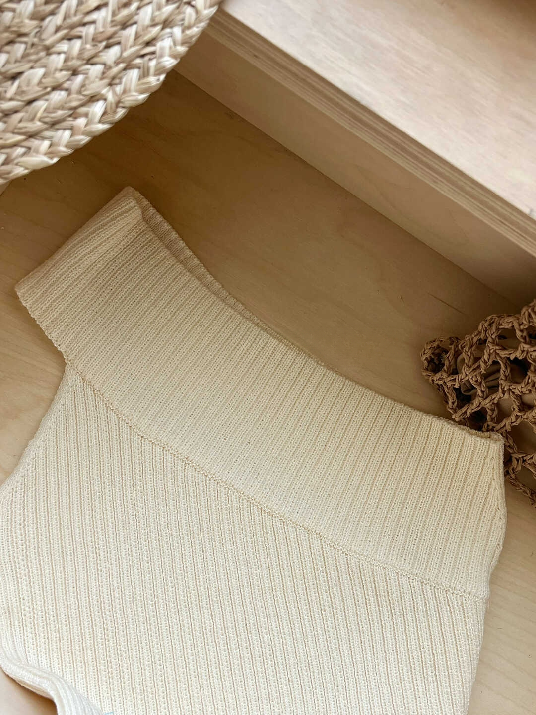 Spicy Girl Off-Shoulder Stretch Knit Tank Top 辣妹斜肩弹力针织背心* 9 Colors