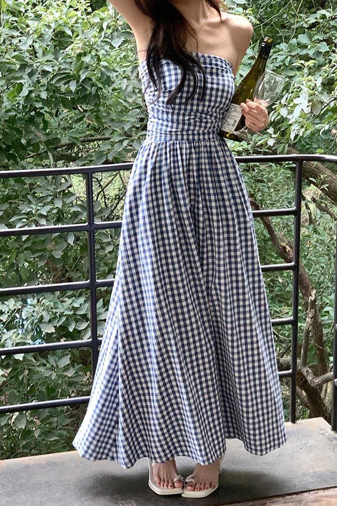 Real shot of the new 2025 spring-summer black, white, and blue plaid off-shoulder strapless design long elegant dress for women
