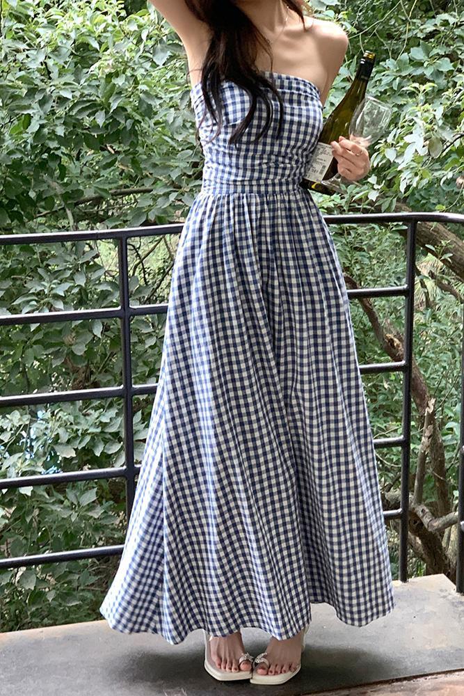 Real shot of the new 2025 spring-summer black, white, and blue plaid off-shoulder strapless design long elegant dress for women