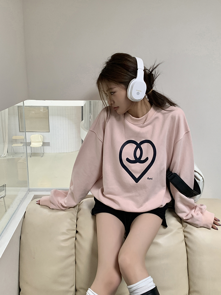 Retro Heart Emblem Sweatshirt 美式爱心印花卫衣 *2Colors