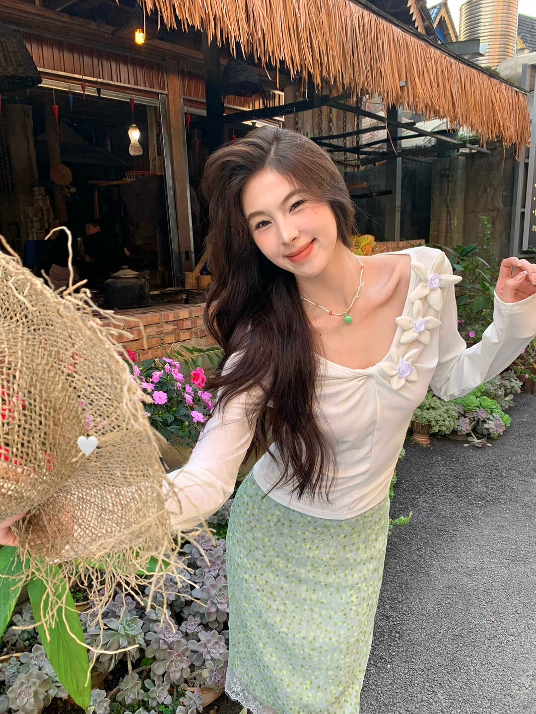 Roselle 3D Flower V-Neck Top 一眼沦陷! 别致又浪漫✦法式气质立体花朵V领上衣*3 Colors