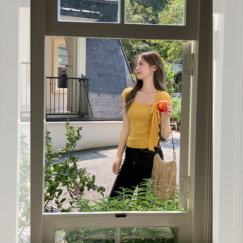 Ribbon Grace Square Tee 飘带设计方领T恤