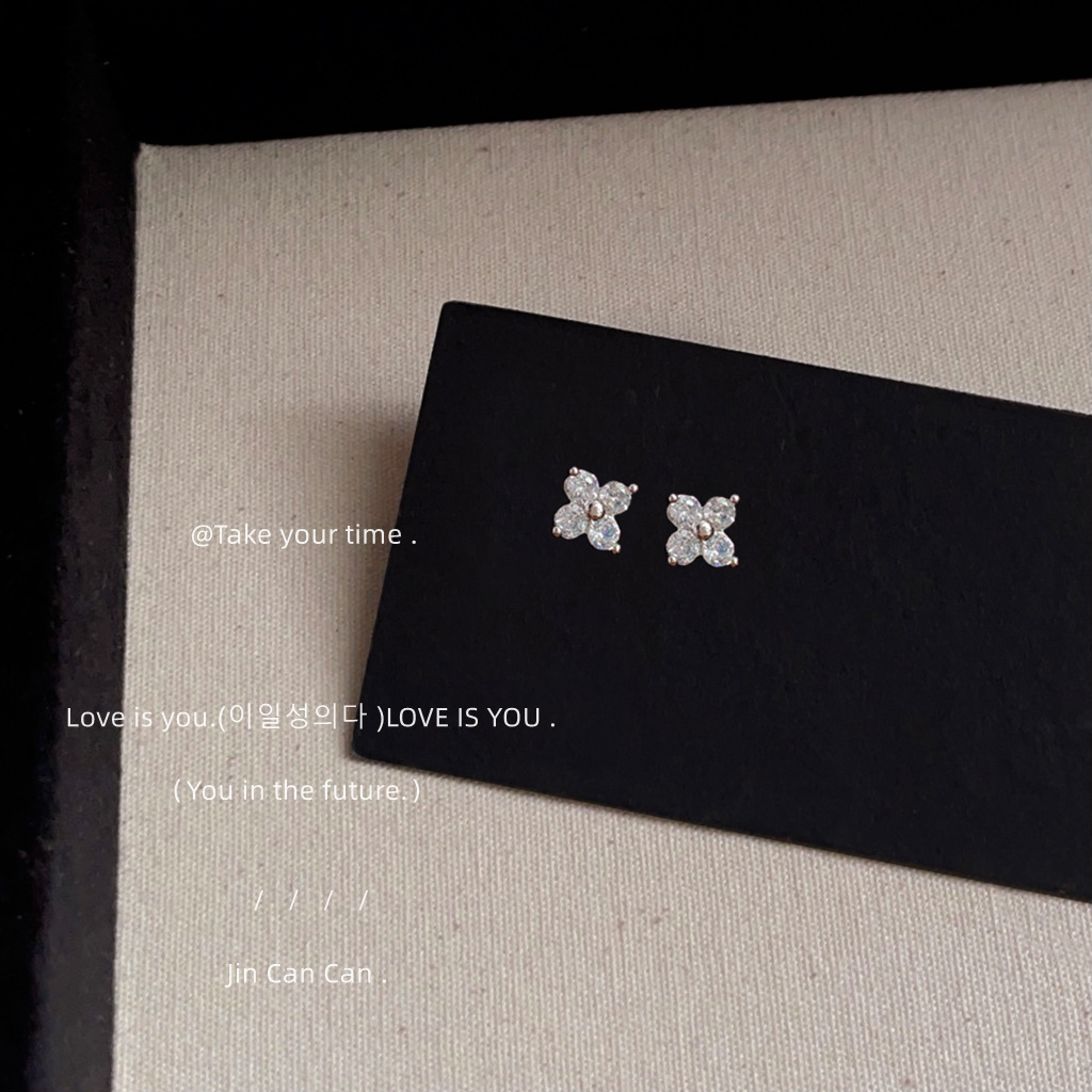 Flora Bloom Studs 四瓣花朵耳环