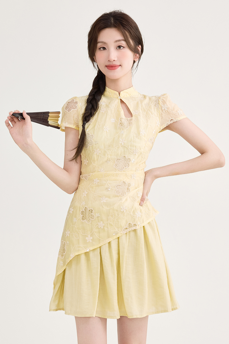 黄色新中式假两件连衣裙 Summer New Chinese Style Embroidered Fake Two-Piece Improved Cheongsam Dress for Women with Stand Collar and Button, Irregular Short Skirt for Petite Figures