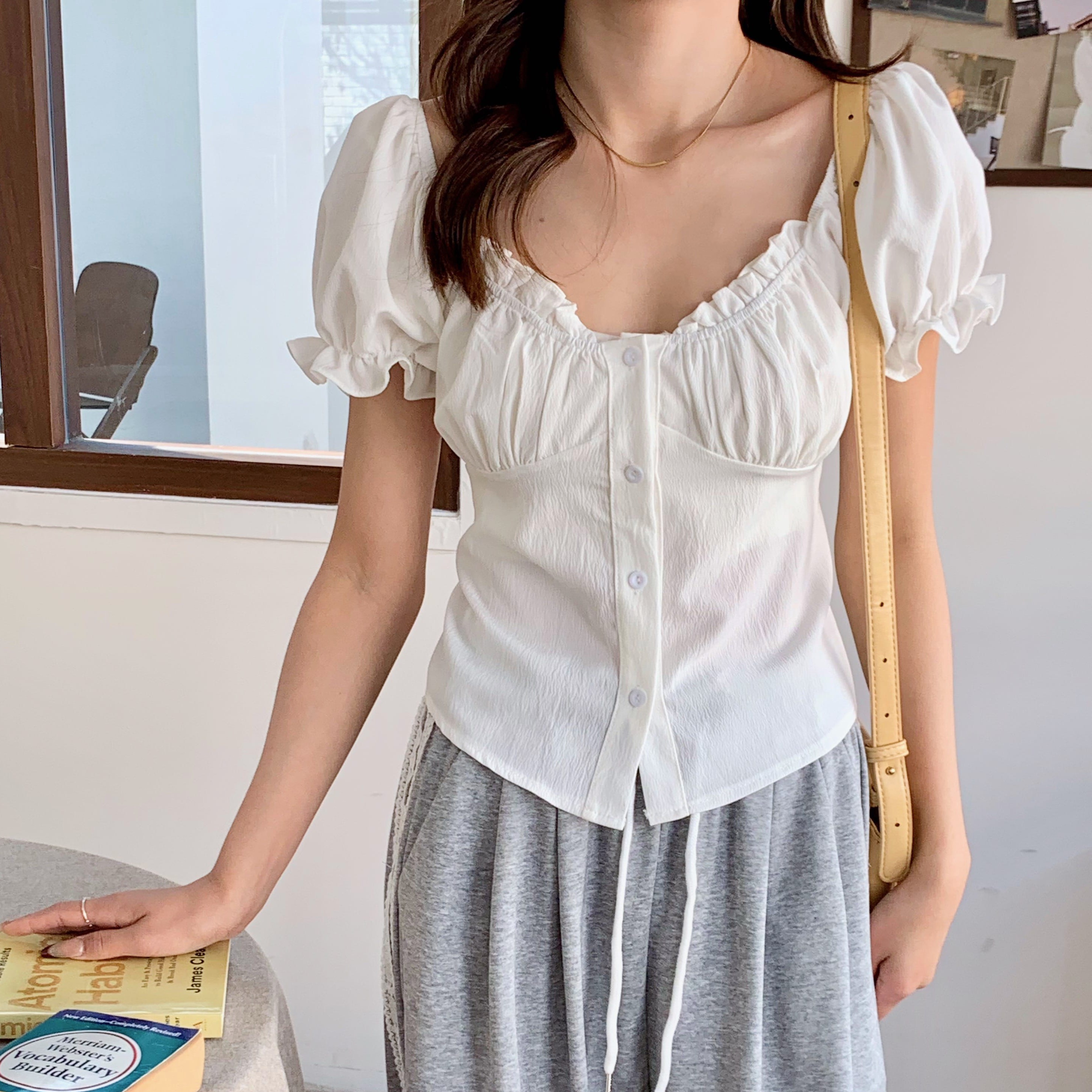 Evelis Ruffle Puff Top 泡泡袖木耳收腰上衣*2 Colors