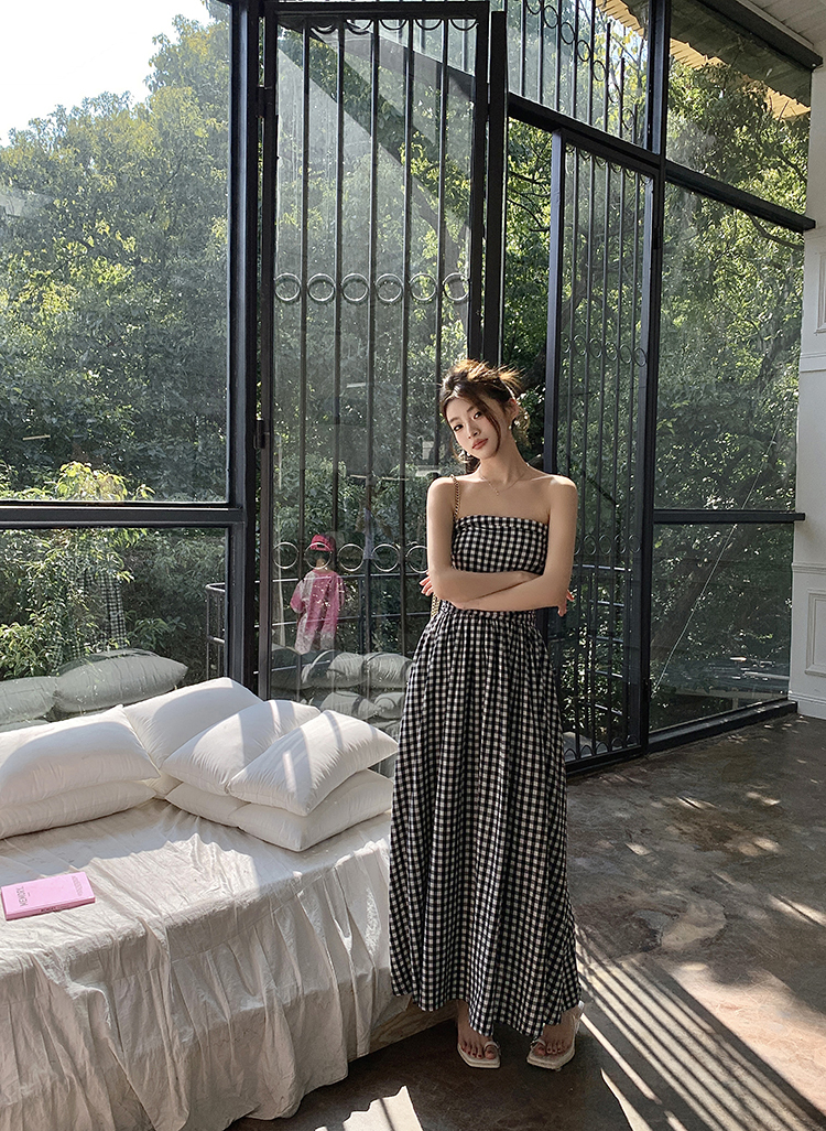 Real shot of the new 2025 spring-summer black, white, and blue plaid off-shoulder strapless design long elegant dress for women