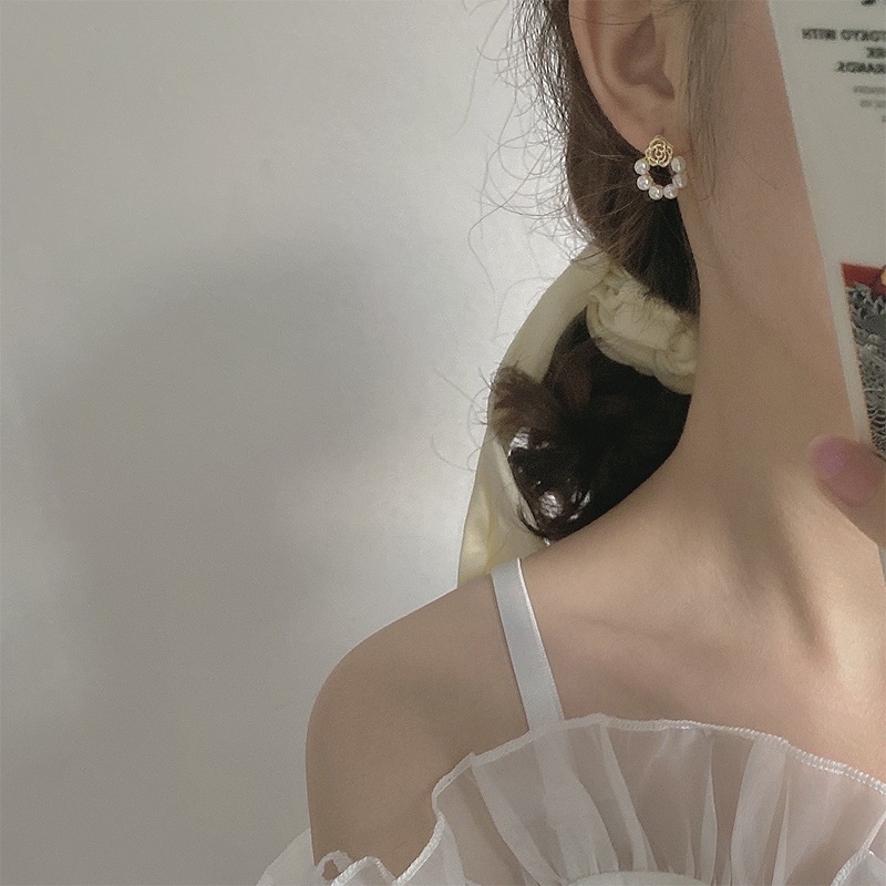 Rose Pearl Stud Earrings 镂空立体玫瑰花珍珠耳钉