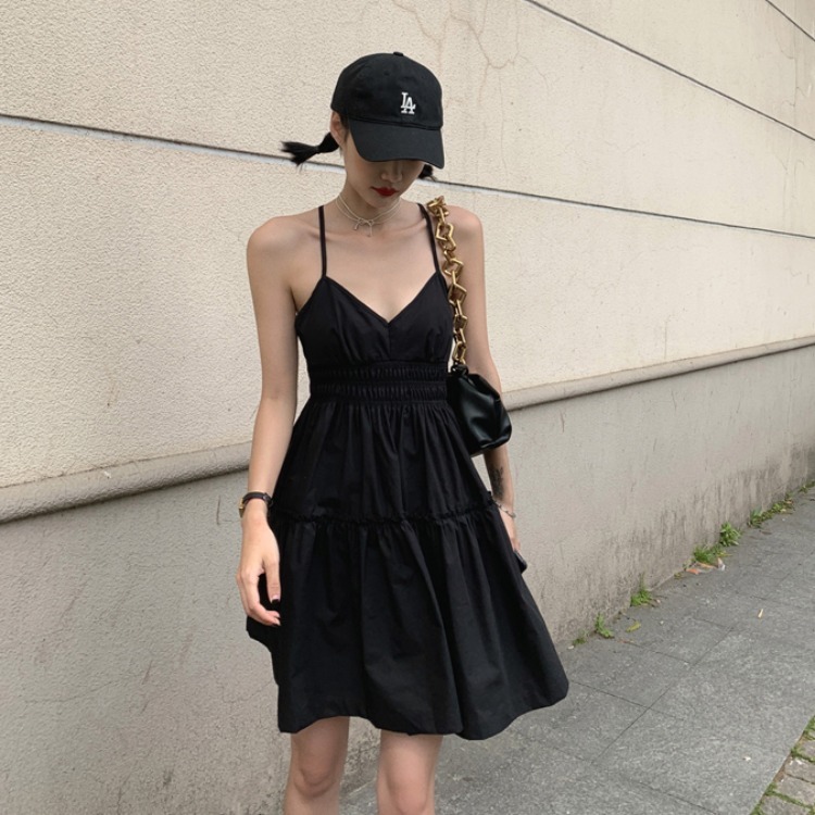 Black Strap Dress Sexy V-neck Waist-Cinching Puffy Big Hem Little Black Dress 黑色吊带连衣裙