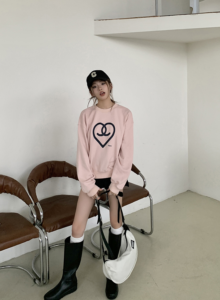 Retro Heart Emblem Sweatshirt 美式爱心印花卫衣 *2Colors