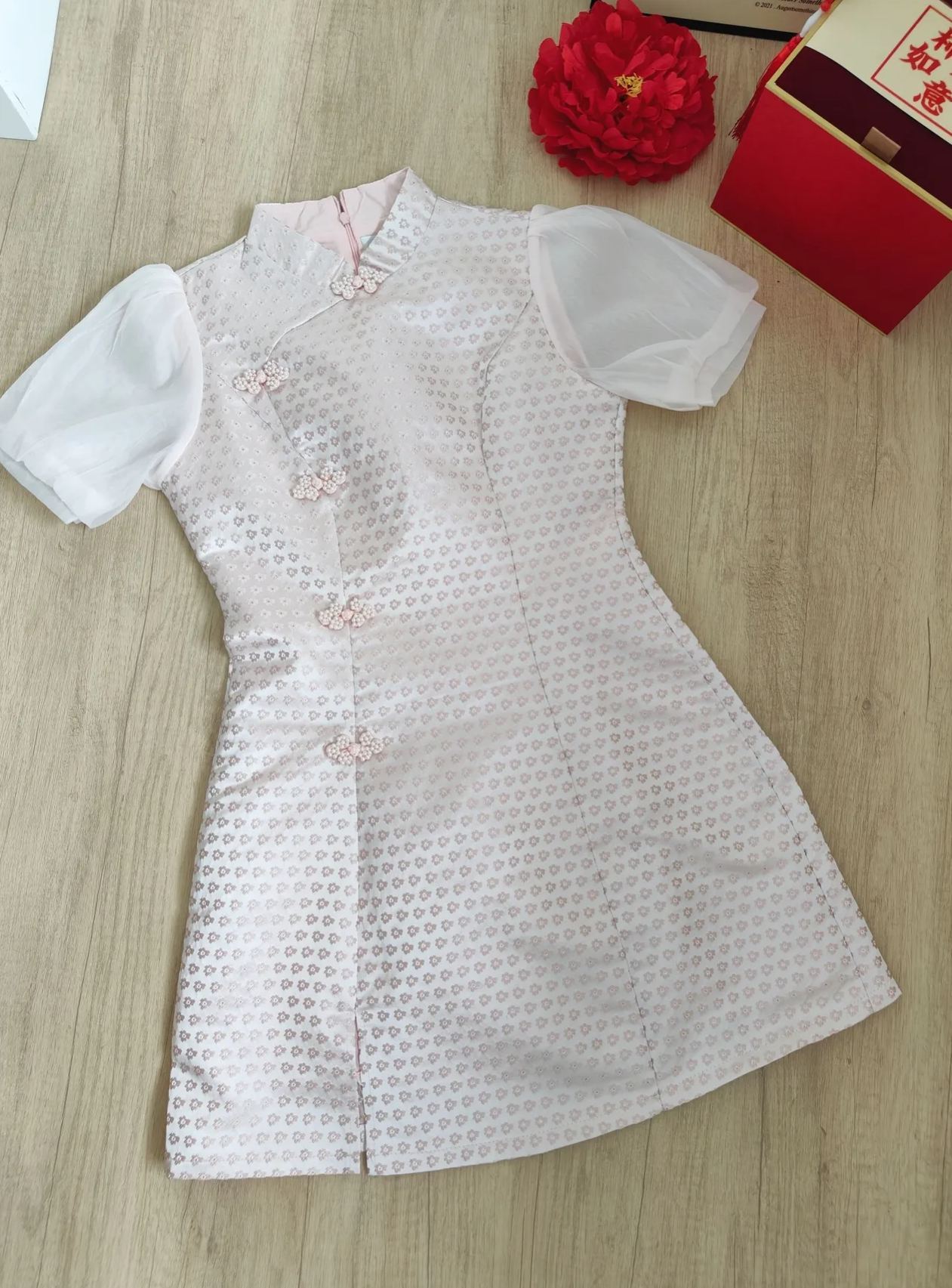 Embroidered Gold Dress 提花织金连衣裙