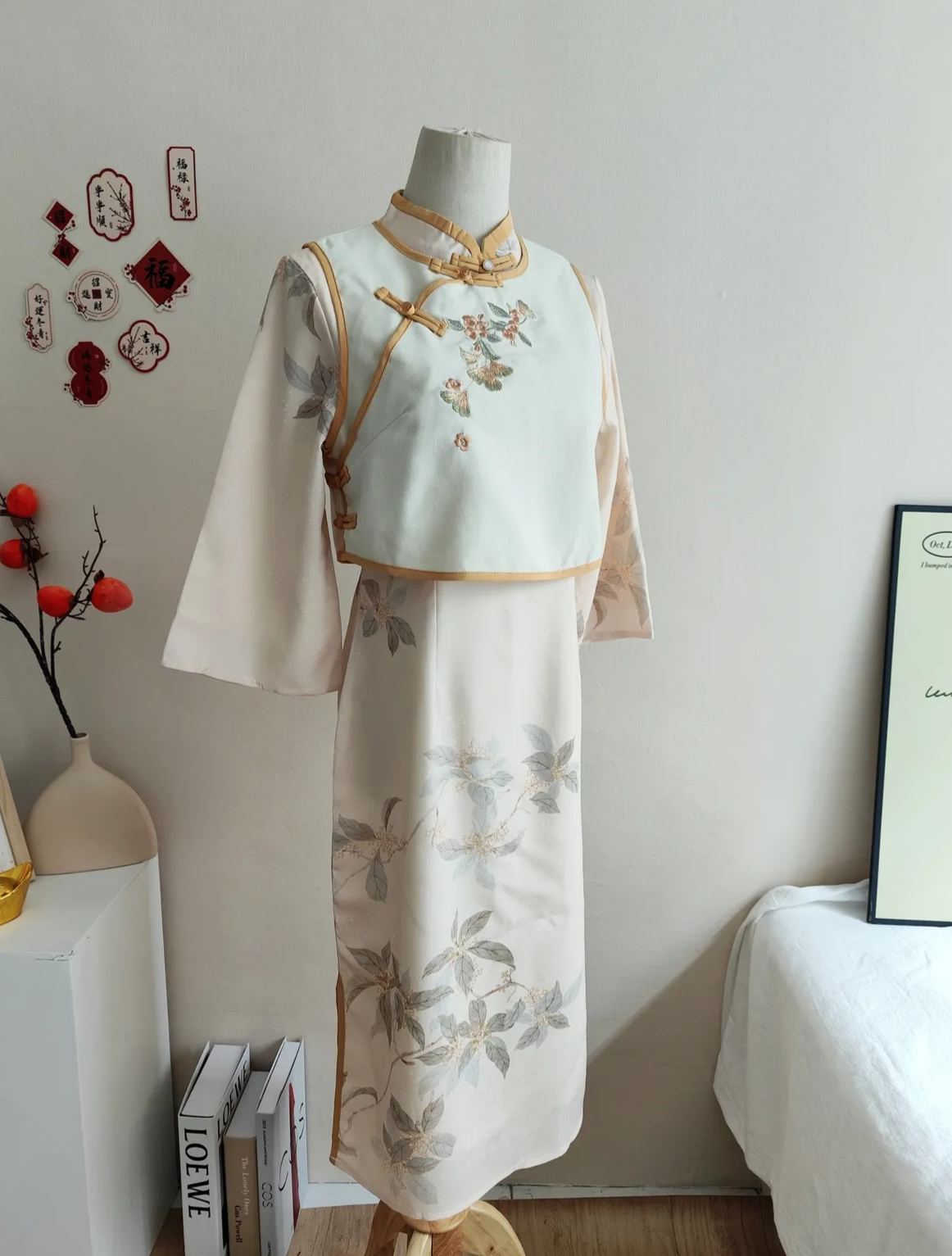 Classic Chinese Two-Piece Set 马甲+旗袍套装