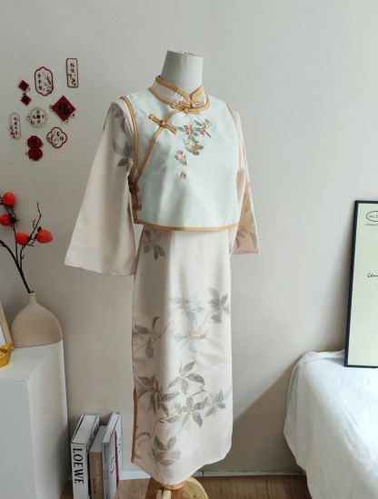 Classic Chinese Two-Piece Set 马甲+旗袍套装