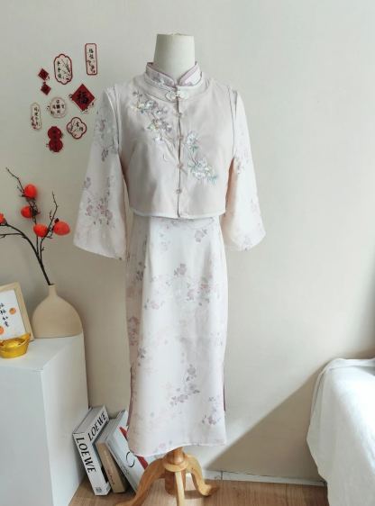 Classic Chinese Two-Piece Set 马甲+旗袍套装