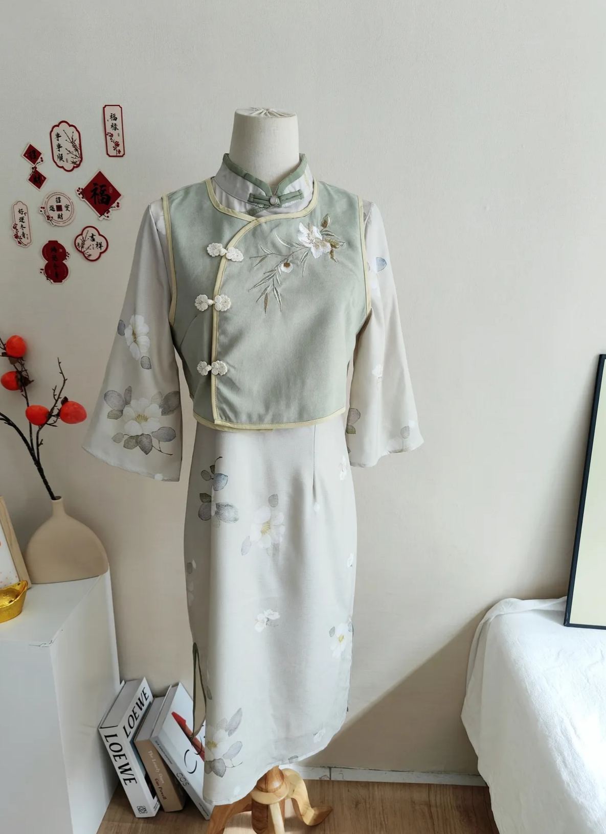 Classic Chinese Two-Piece Set 马甲+旗袍套装